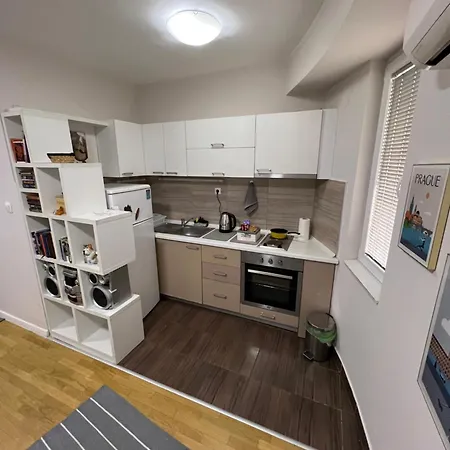 Apartment Free Personal Parking & Wi-fi - 5 Min Away From The City Square - Modern And Cozy In The Centre Of *
