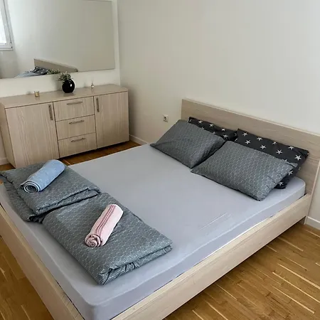 Free Personal Parking & Wi-fi - 5 Min Away From The City Square - Modern And Cozy In The Centre Of *
