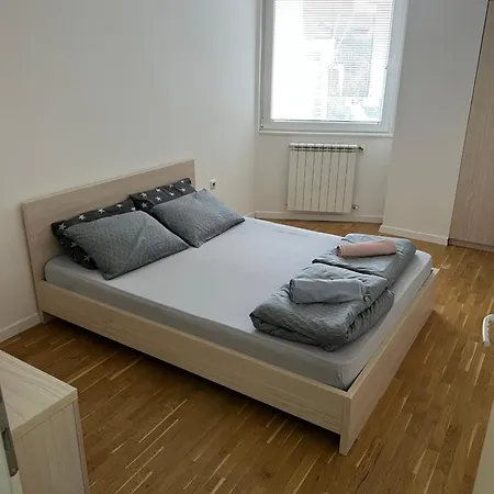 Free Personal Parking & Wi-fi - 5 Min Away From The City Square - Modern And Cozy In The Centre Of Skopje
